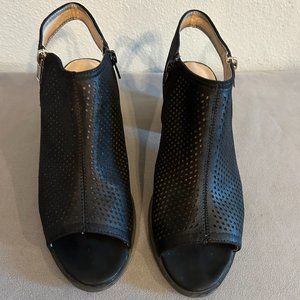 JOURNEE COLLECTION Women' Black Woven Peep Toe Block Heel Zip-Up Size 7.5